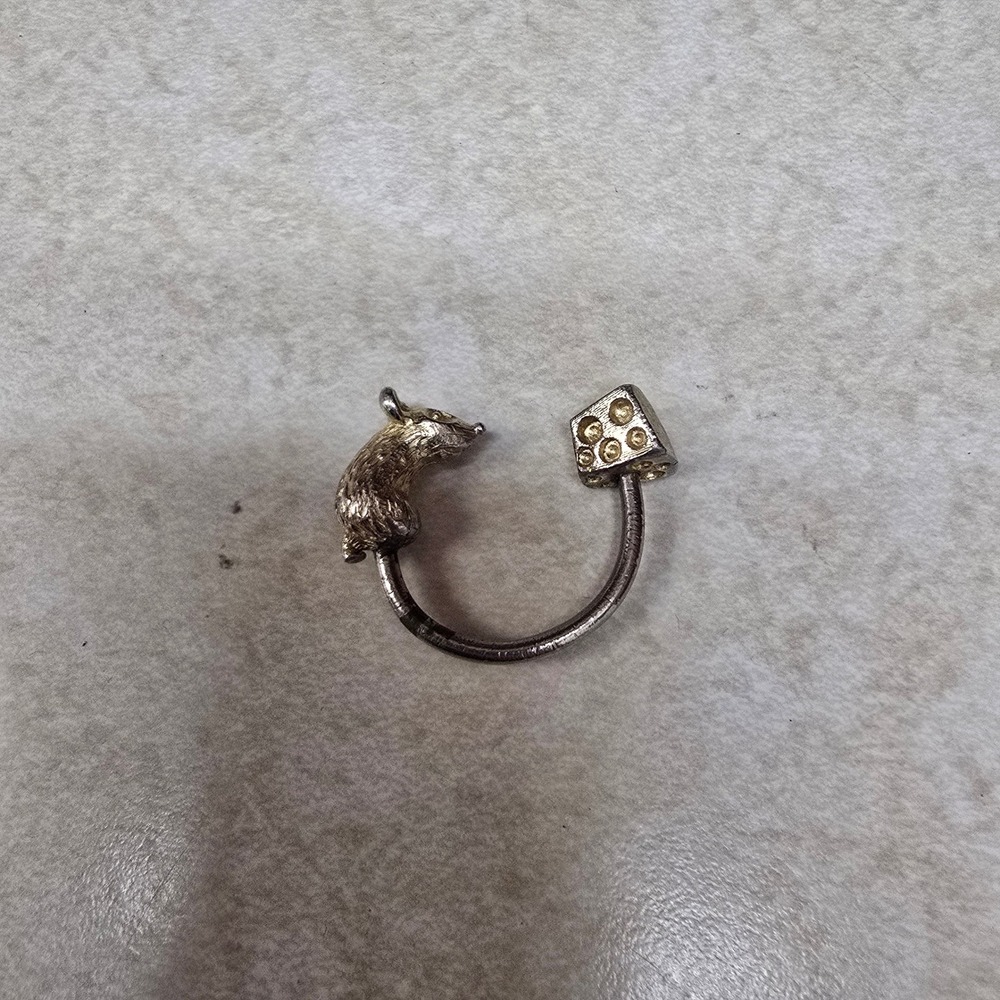 Vintage Mouse and‎ Cheese Key Ring Two Tone Gold Silver Horseshoe Keychain Charm